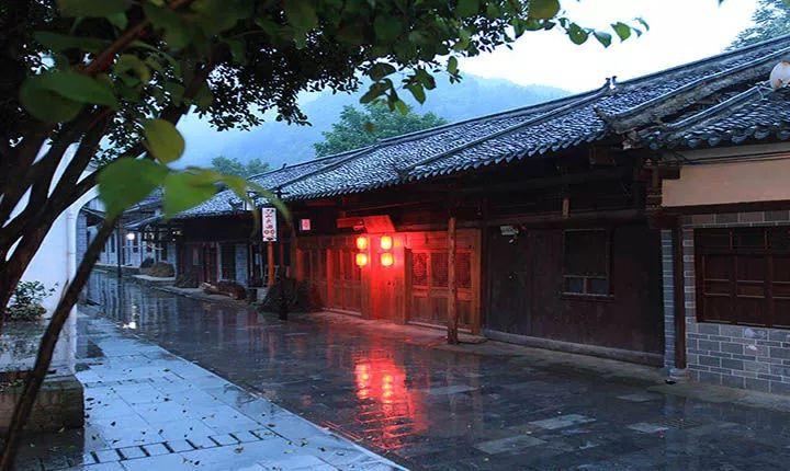 亿万驸马窦骁滑雪场亲民互动,女粉丝争相合照!